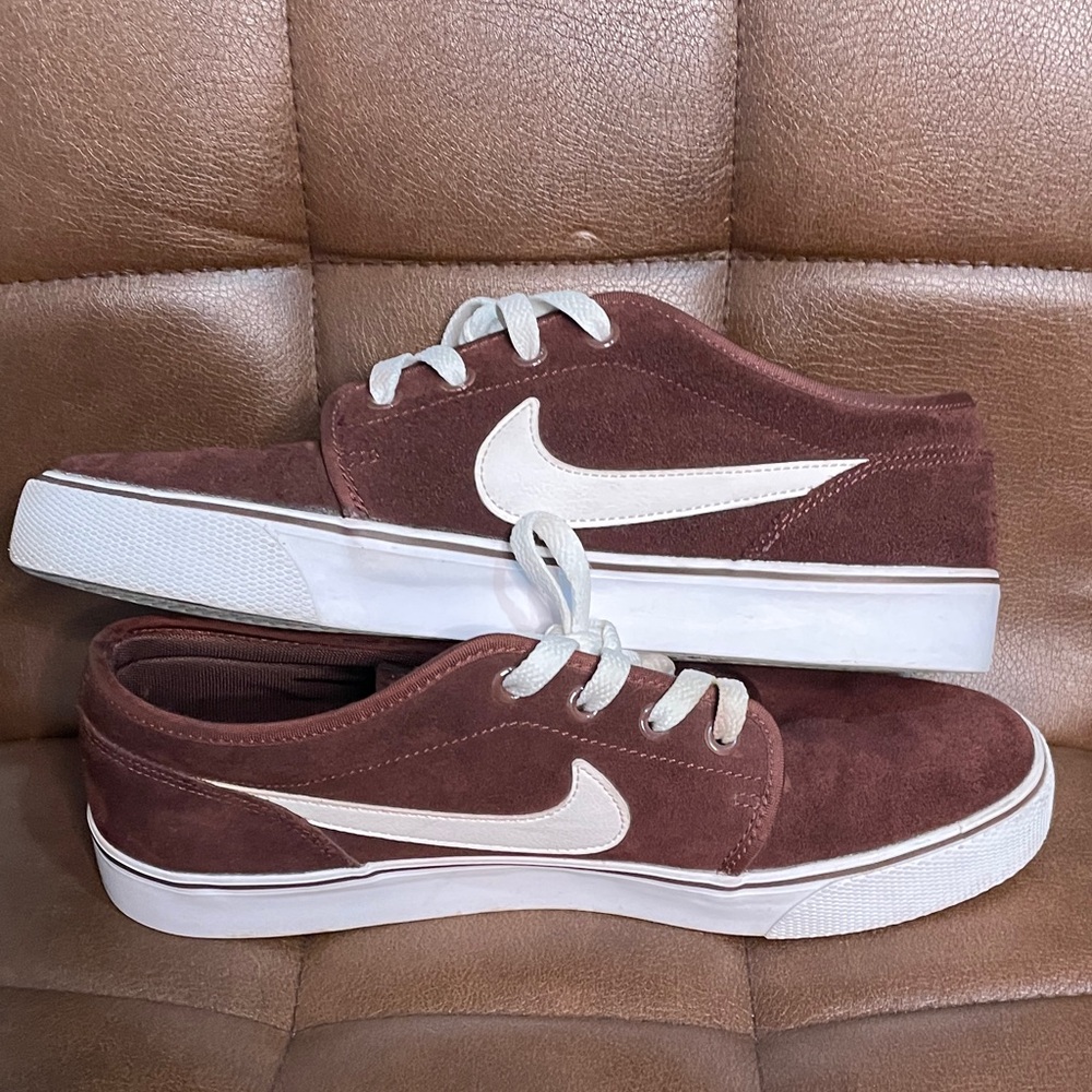 Nike Low Top Skate Men's Maroon and White Sneakers - Picture 10 of 11